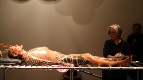 Ron Athey, Incorruptible Flesh: Dissociative Sparkle (2006) Performance  au Artists Space, New York
