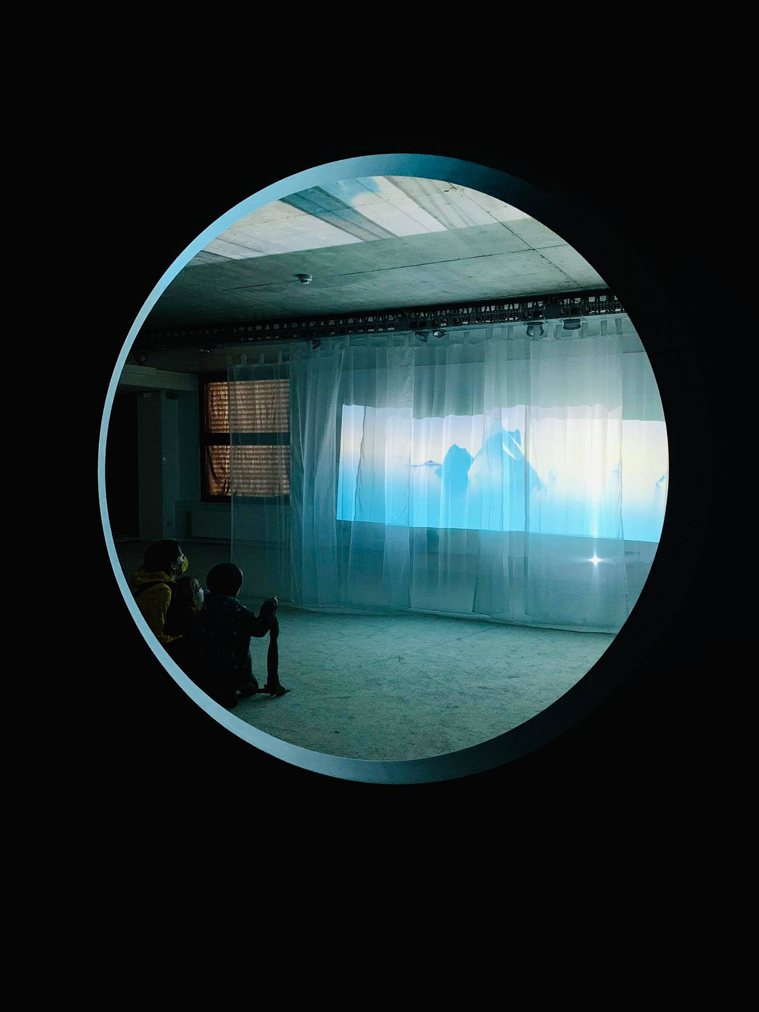 Schaufenster 1, première collaboration avec la Konschthal Esch avec une installation audiovisuelle immersive © noc.turn